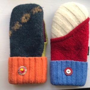 Brand new Baabaazuzu wool mittens with fleece lining.